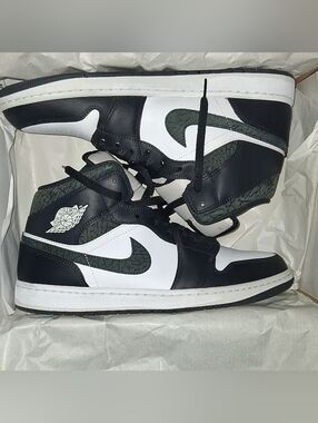 Jordan 1 Mid Off Noir
